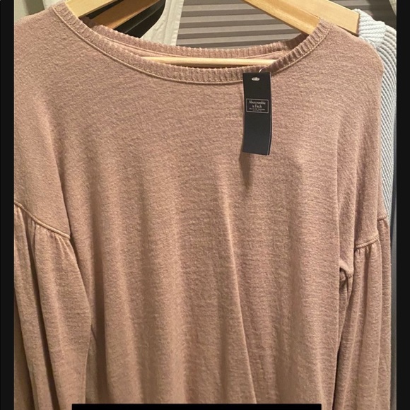 Clothes - Picture 14 of 16